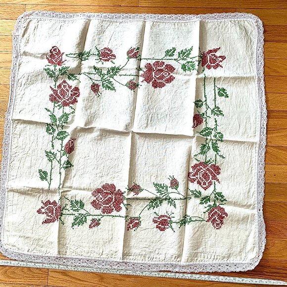 Linen Small Hand Stitched Rose Tablecloth - Picture 2 of 6